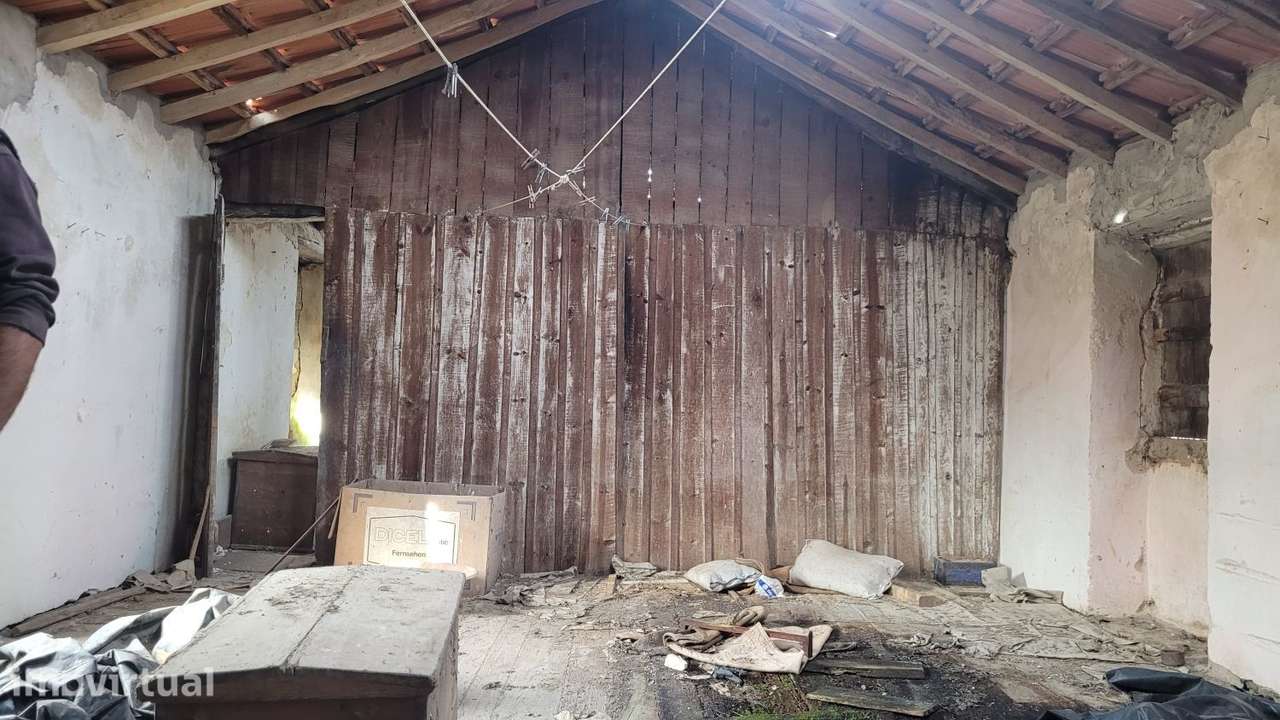 Moradia para remodelar junto à praia da Ereira - Grande imagem: 3/16