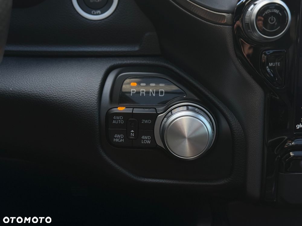 RAM 1500 Crew Cab Sport - 36