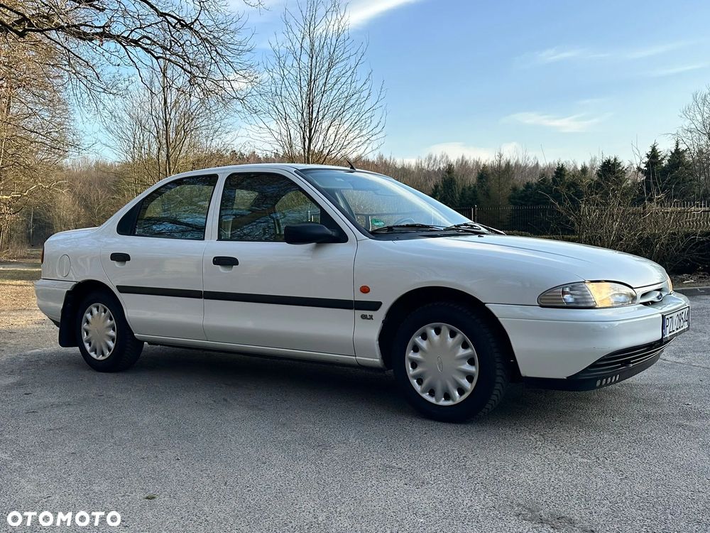 Ford Mondeo 1.6 CLX - 13