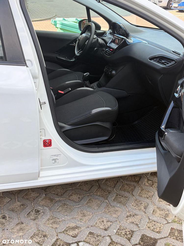 Peugeot 208 - 6