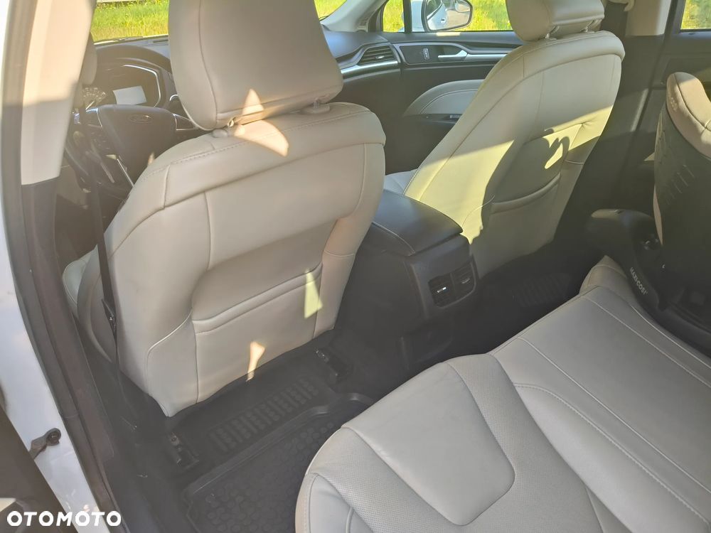 Ford Fusion - 8