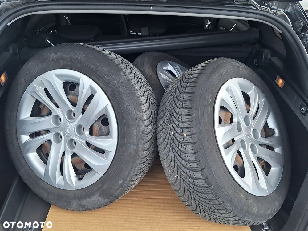 Hyundai i40 Kombi blue 1.6 Family - 9