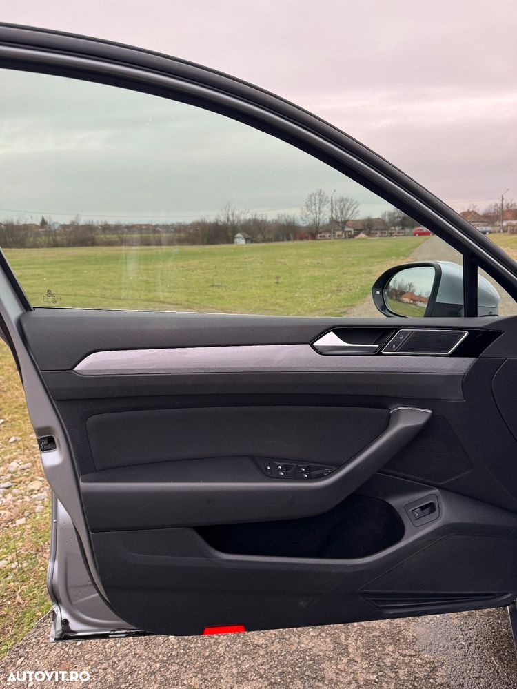 Volkswagen Passat Variant 2.0 TDI DSG (BlueMotion Technology) Comfortline - 18