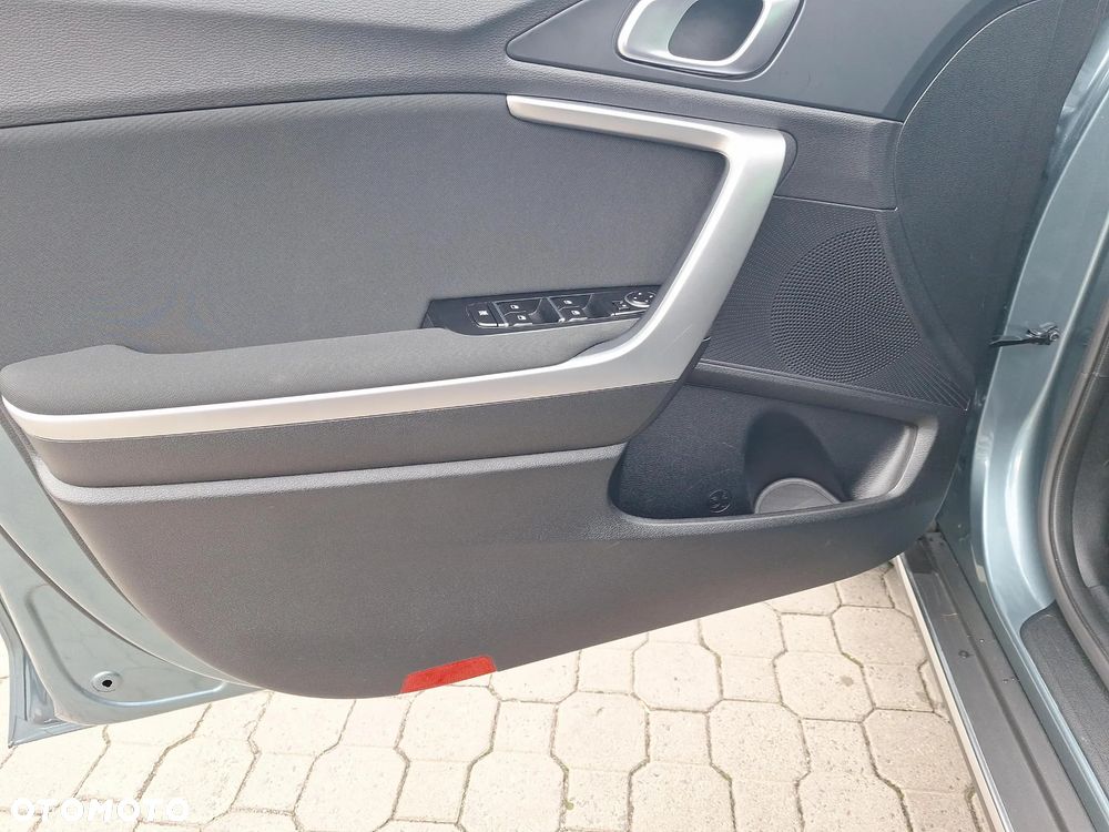 Kia XCeed - 10