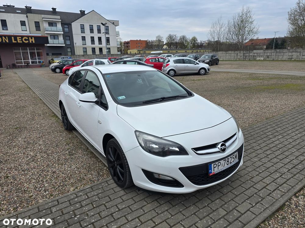 Opel Astra 1.4 T Business EU6 - 4