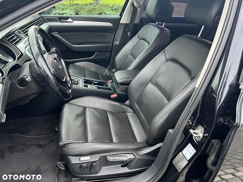 Volkswagen Passat 1.6 TDI SCR DSG - 14