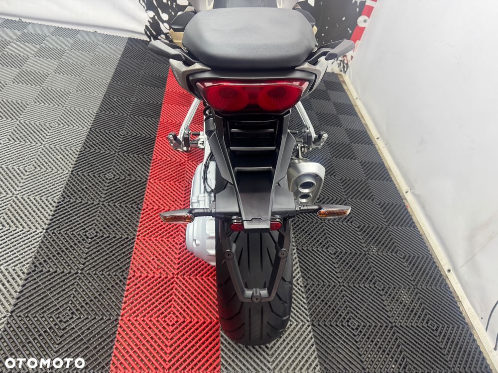 Moto Guzzi V100 Mandello - 21