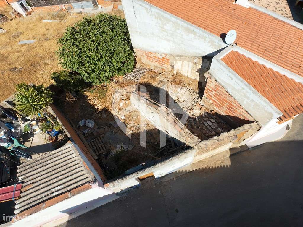 Moradia Devoluta P/Recuperar Terreno 95m2 - Grande imagem: 2/18