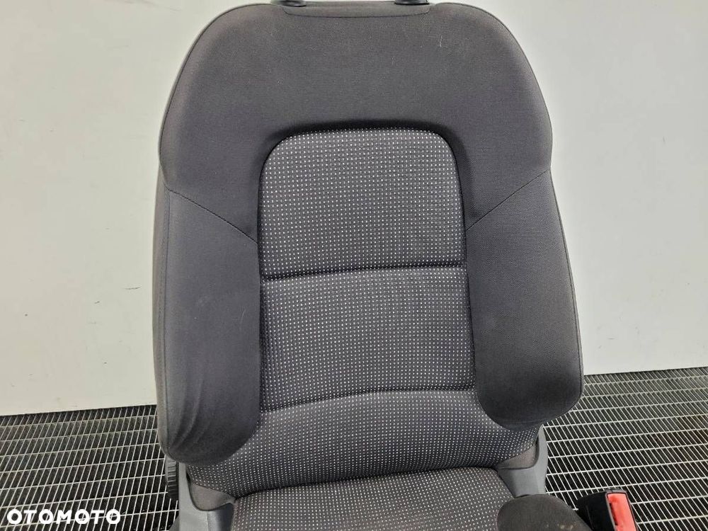 FOTEL PRAWY PASAŻERA AUDI A3 8P 5D SPORTBACK EUROPA - 3