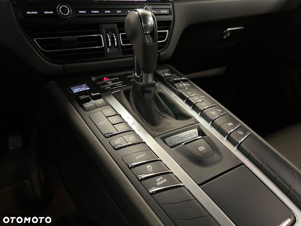 Porsche Macan - 24