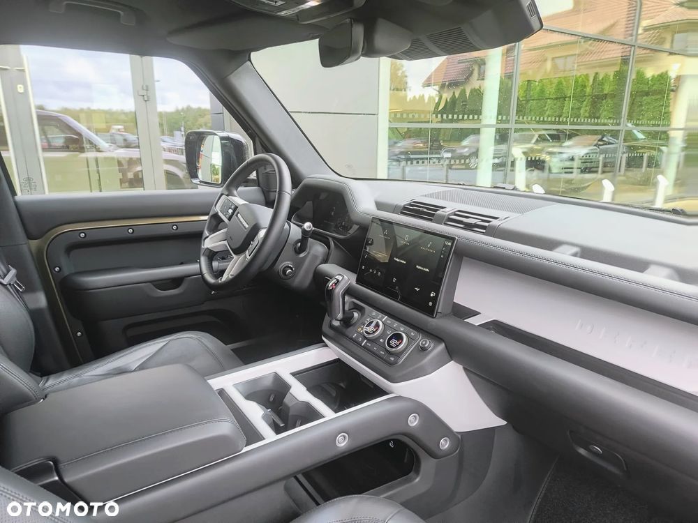 Land Rover Defender - 17