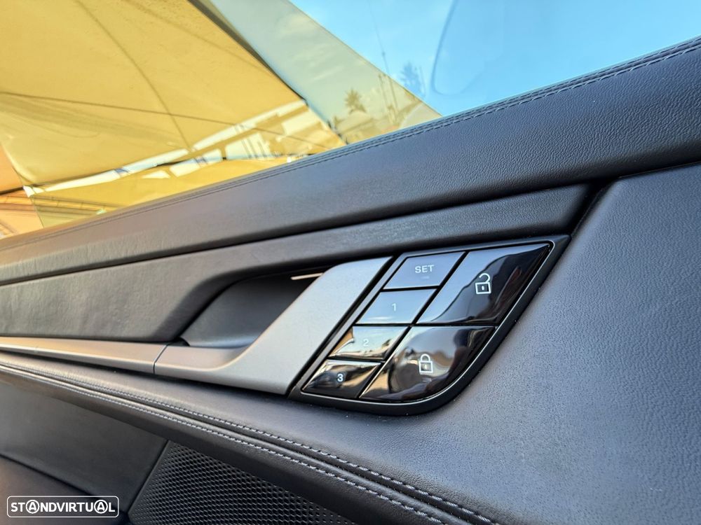 Porsche Taycan 4S - 14