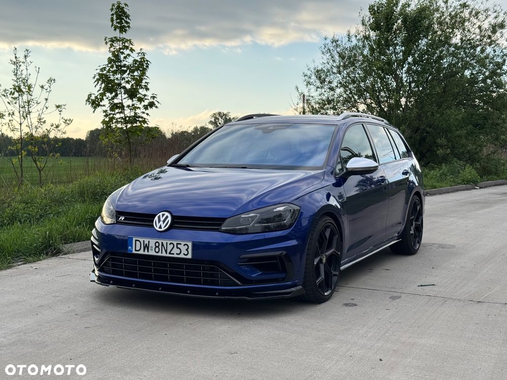 Volkswagen Golf - 1