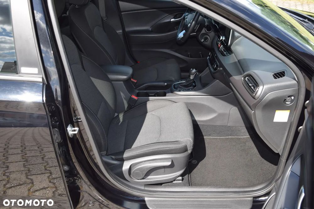 Hyundai i30 1.5 T-GDI 48V Executive DCT - 22