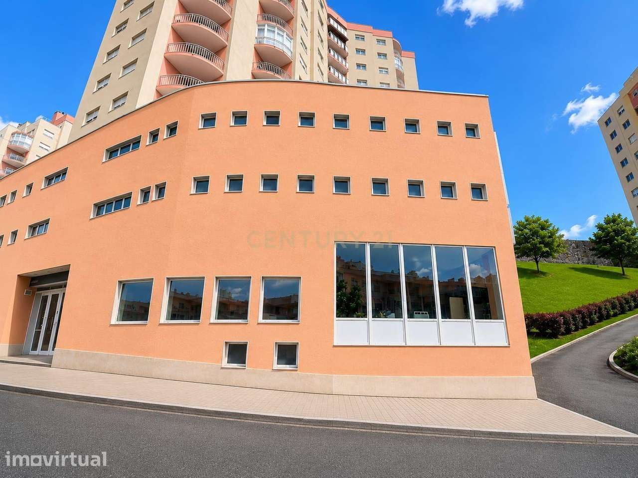 Loja com 520m2, no eixo Lisboa–Oeiras–Sintra, e possibilidade adquirir - Grande imagem: 2/28