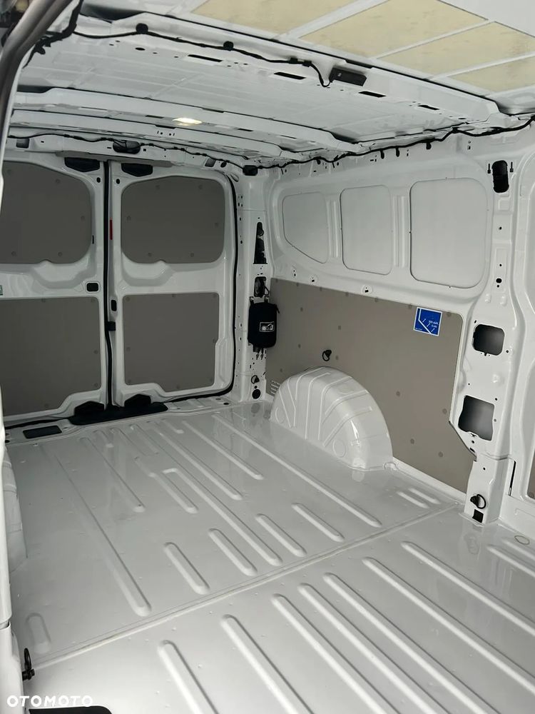 Volkswagen Transporter - 11