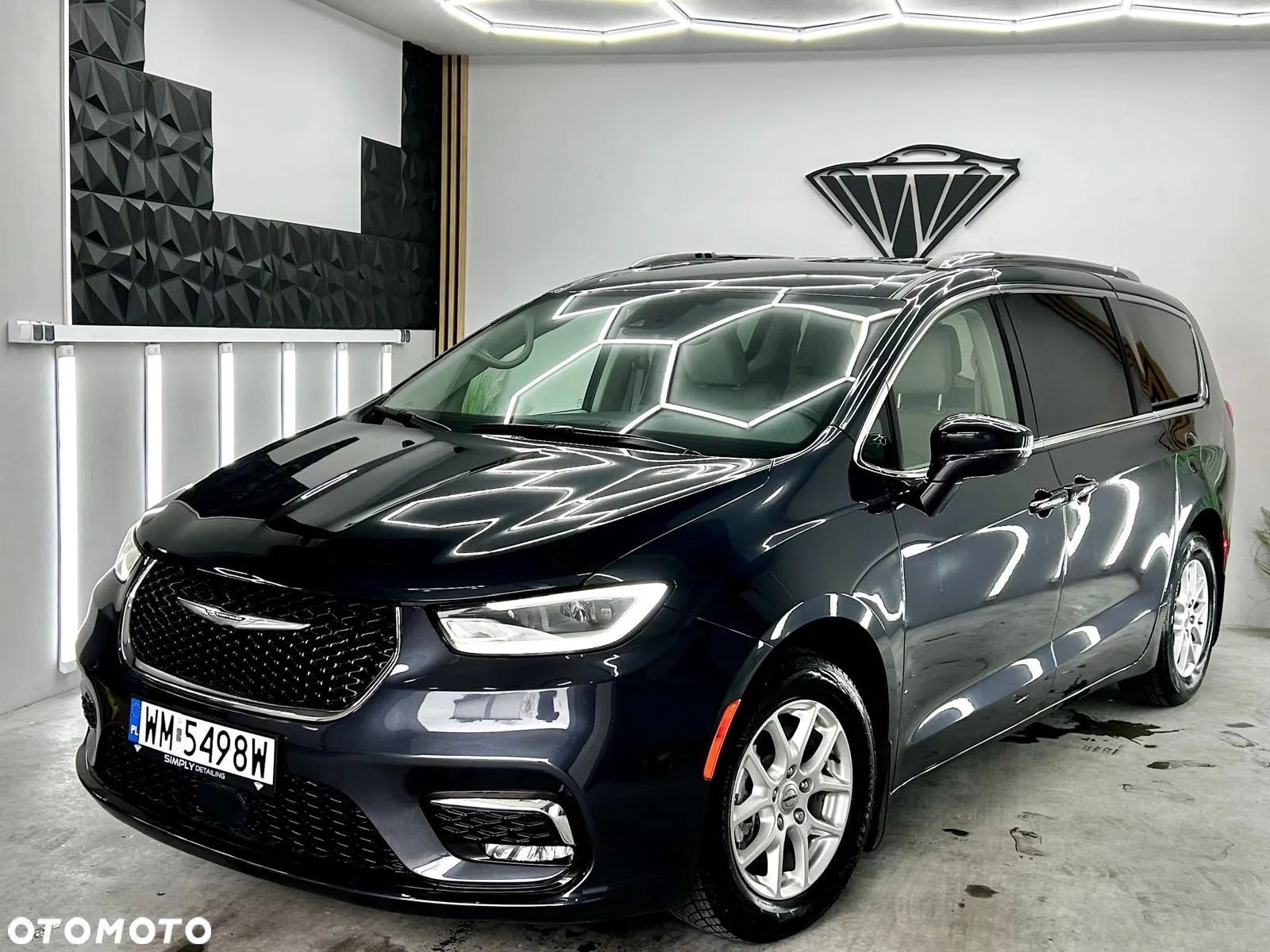 Chrysler Pacifica - 1