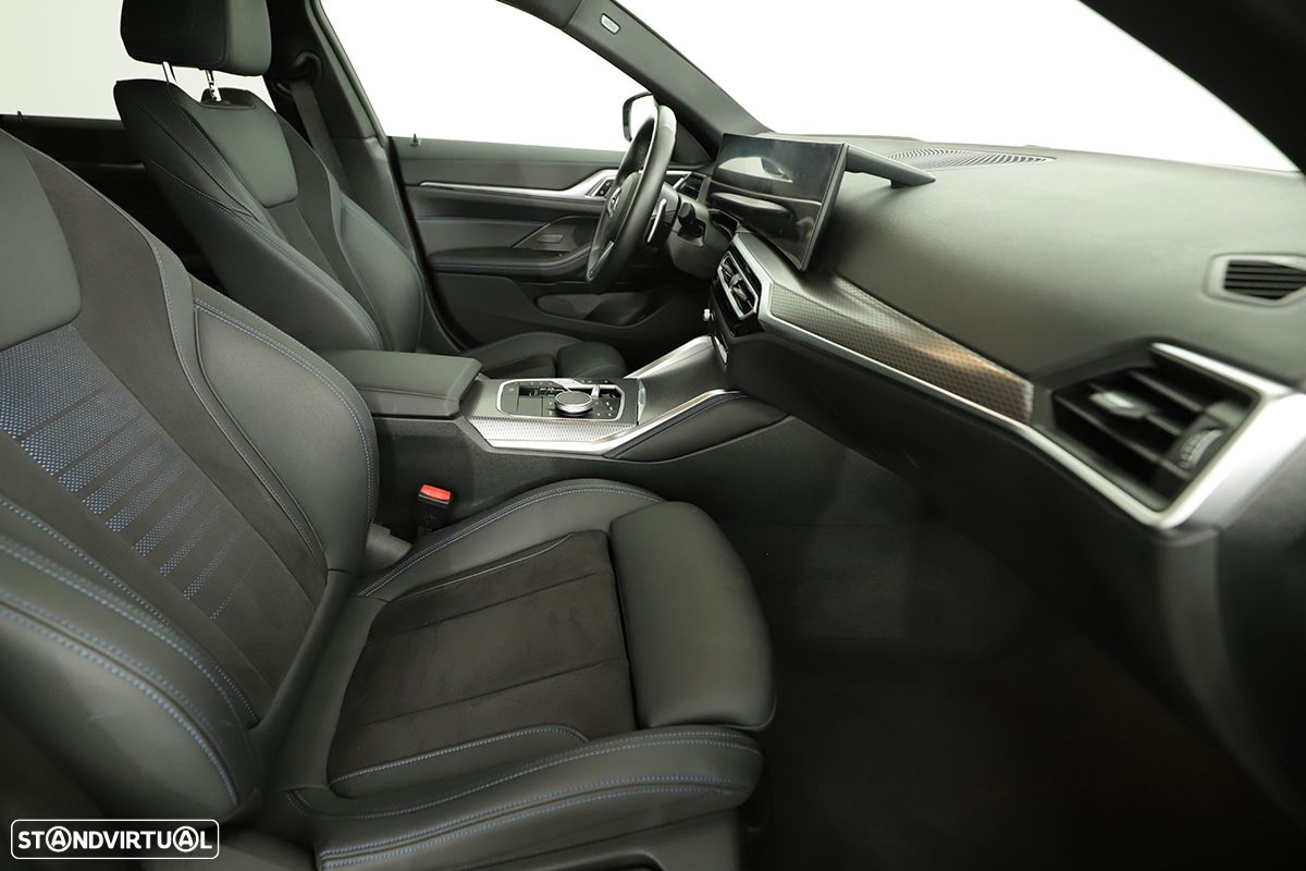 BMW 420 Gran Coupé i Pack Desportivo M Auto - 26