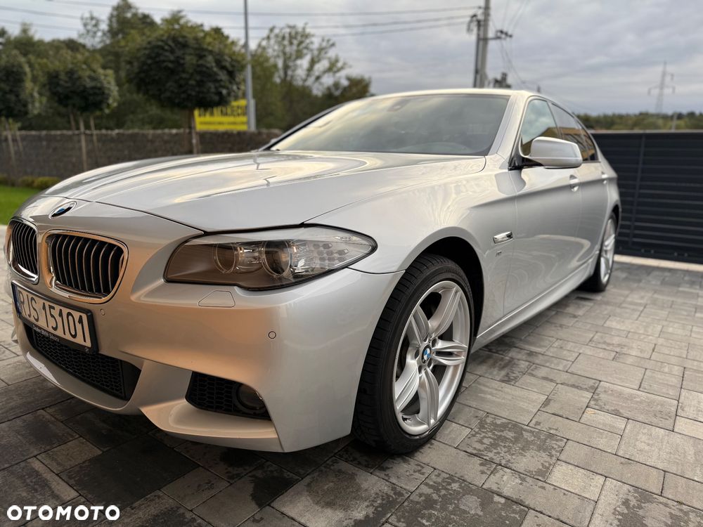 BMW Seria 5 525d xDrive - 13