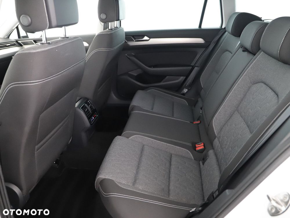 Volkswagen Passat - 8