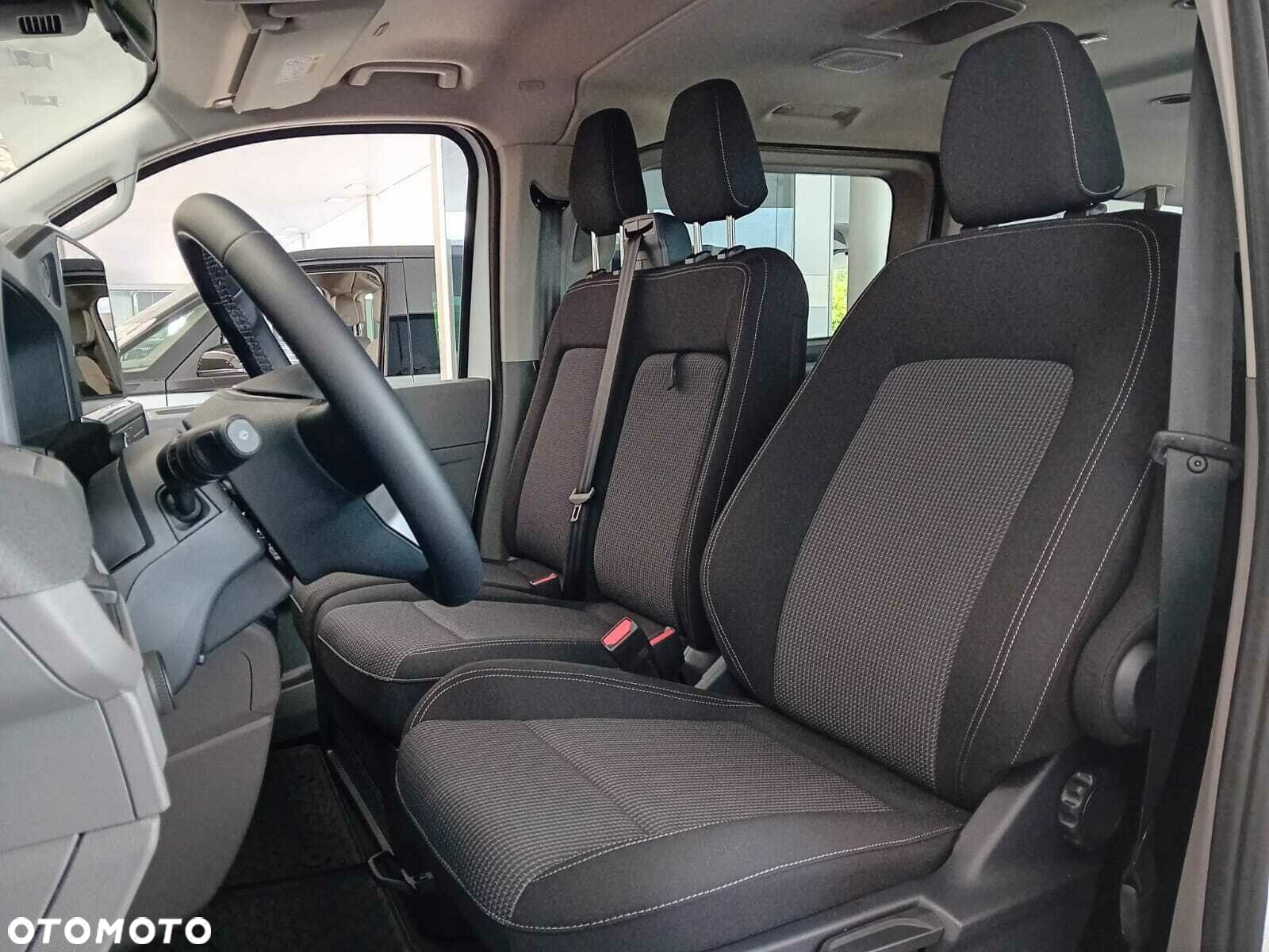 Volkswagen Caravelle - 7