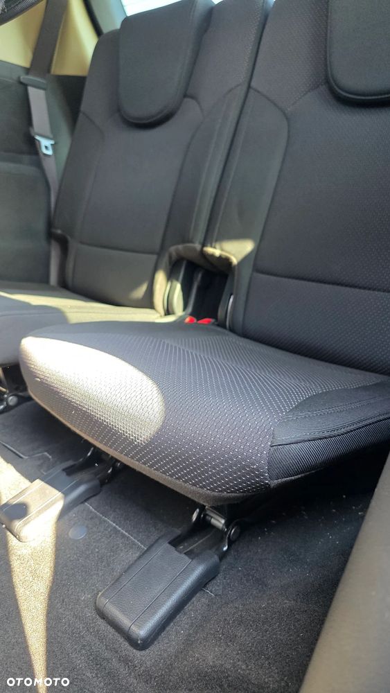 Kia Carens 1.6 GDI S 7os - 12