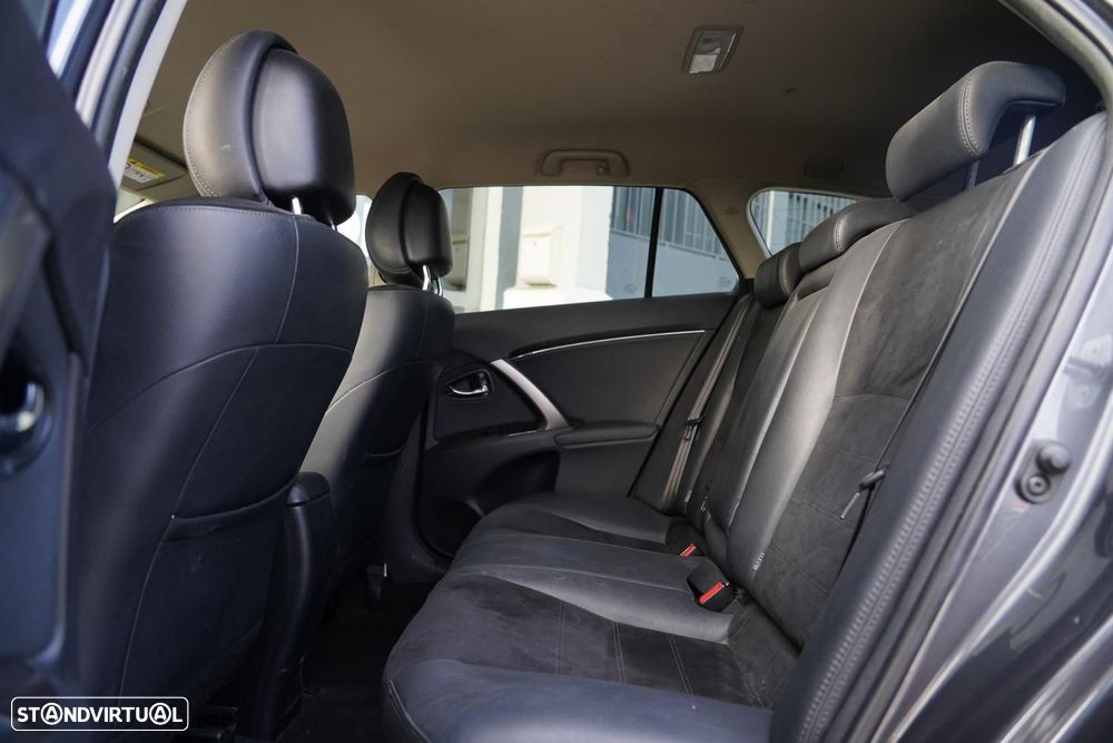 Toyota Avensis SW 2.0 D-4D Exclusive - 5