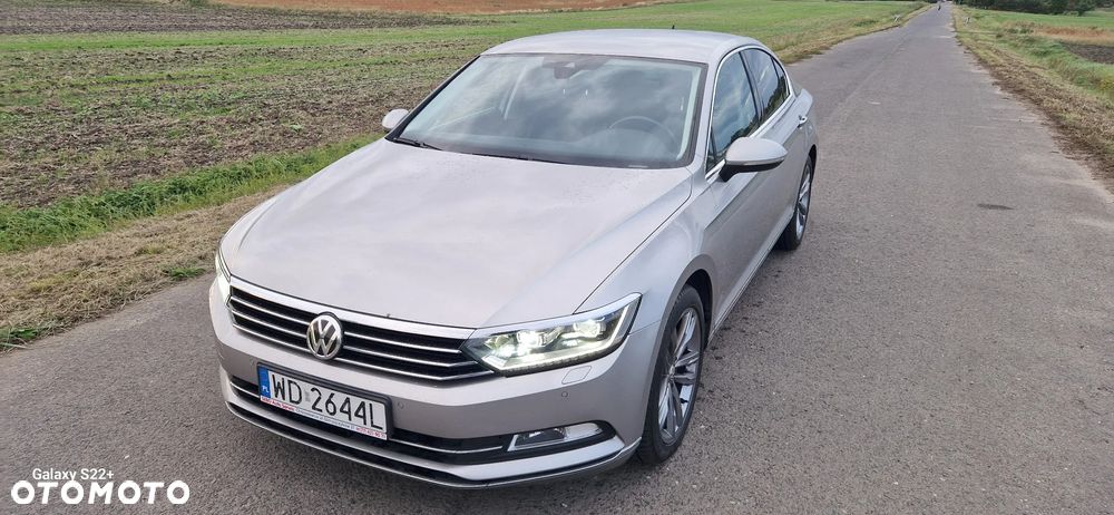 Volkswagen Passat - 1