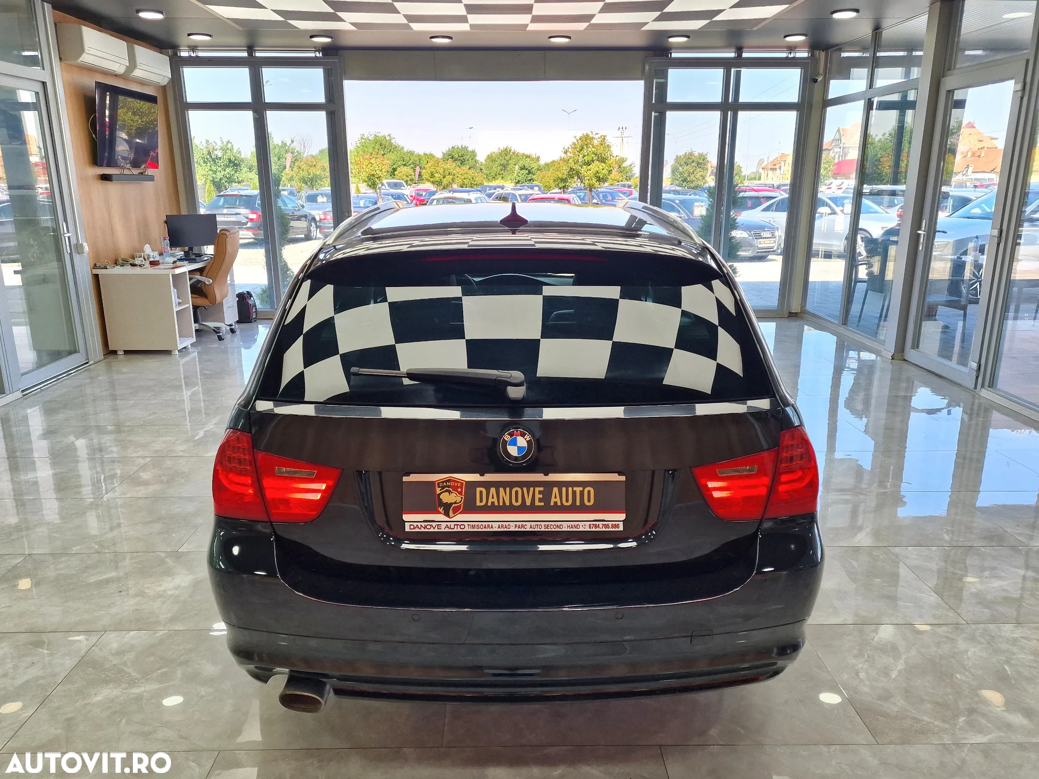 BMW Seria 3 320d DPF Touring Aut. - 11
