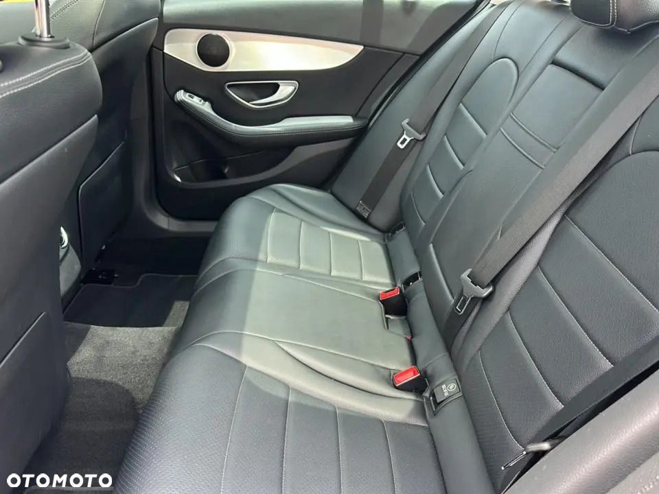 Mercedes-Benz Klasa C 300 7G-TRONIC AMG Line - 13