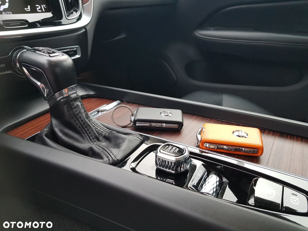 Volvo S60 T5 AWD Momentum Pro - 27