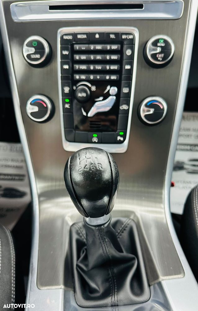 Volvo XC 60 D3 Momentum - 24