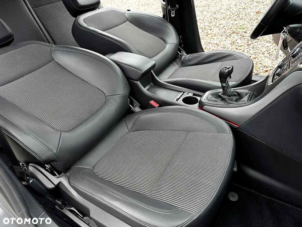 Opel Astra 1.4 T Cosmo - 21