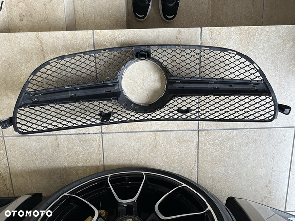 Oryginalny grill Mercedes Benz GLE AMG pod kamerę  stan idealny