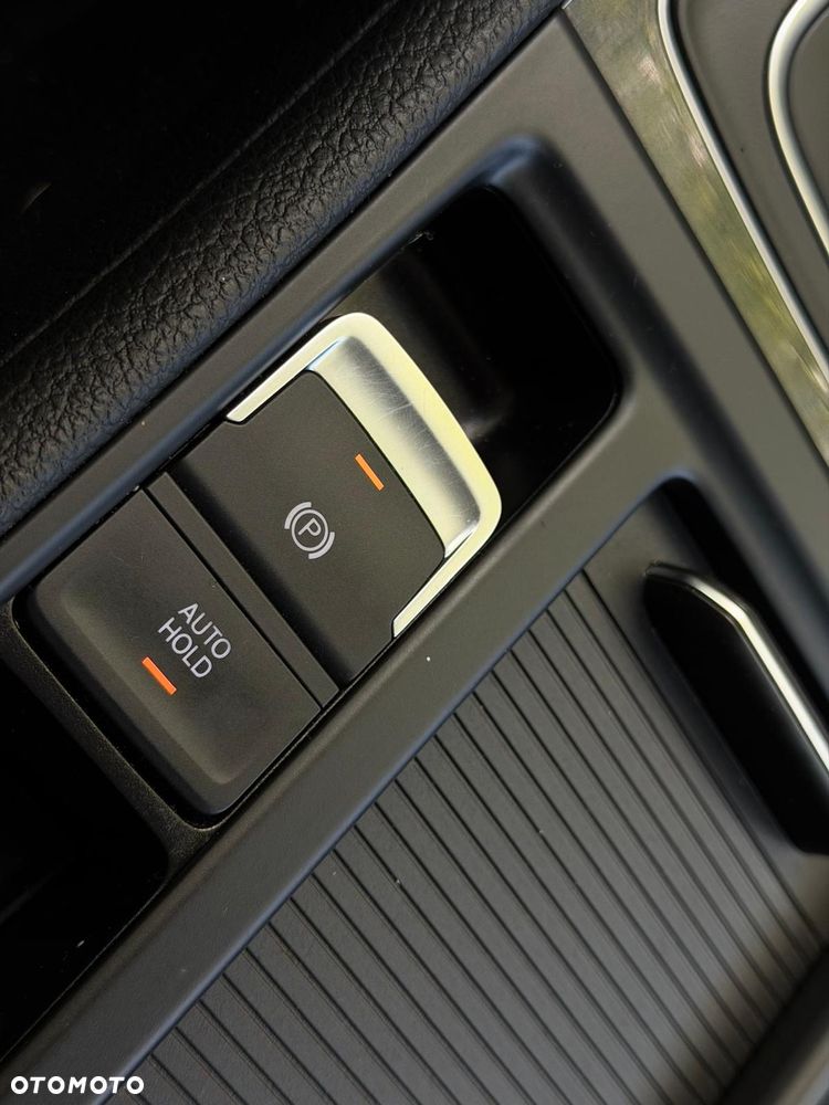 Volkswagen Golf - 22