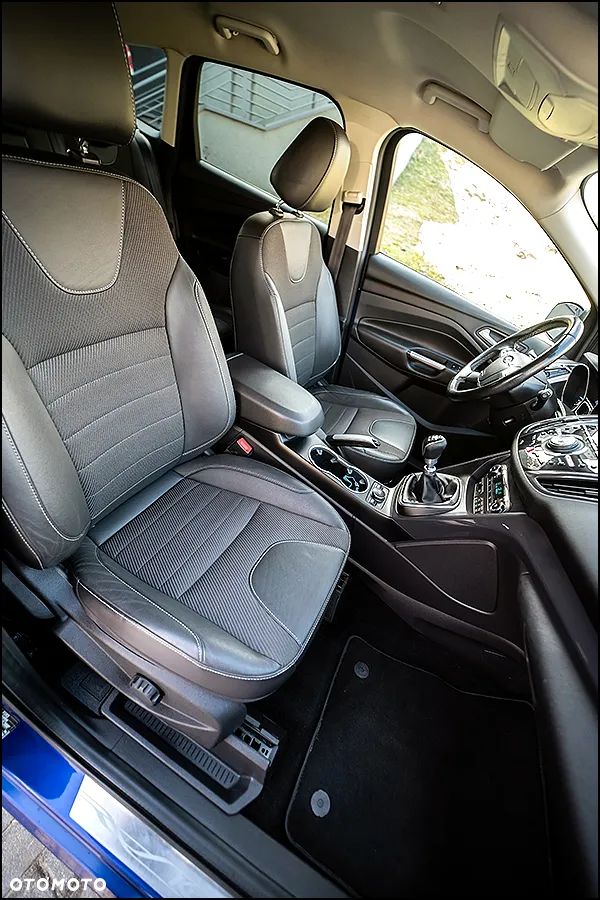 Ford Kuga - 36