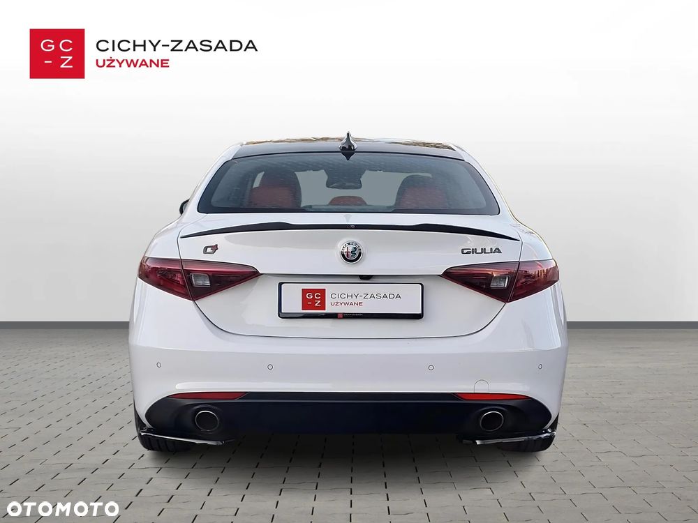 Alfa Romeo Giulia 2.0 Turbo 16V AT8-Q4 Ti - 4