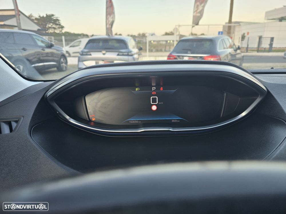 Peugeot 3008 BlueHDi 130 Stop & Start EAT8 Allure - 23