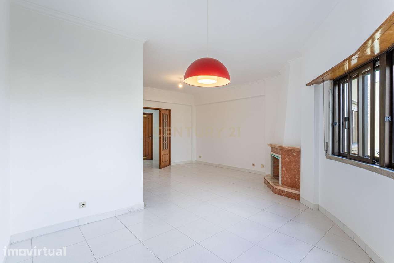 Apartamento T3 no Infantado com BOX para 3 viaturas e arrecadação - Grande imagem: 3/29