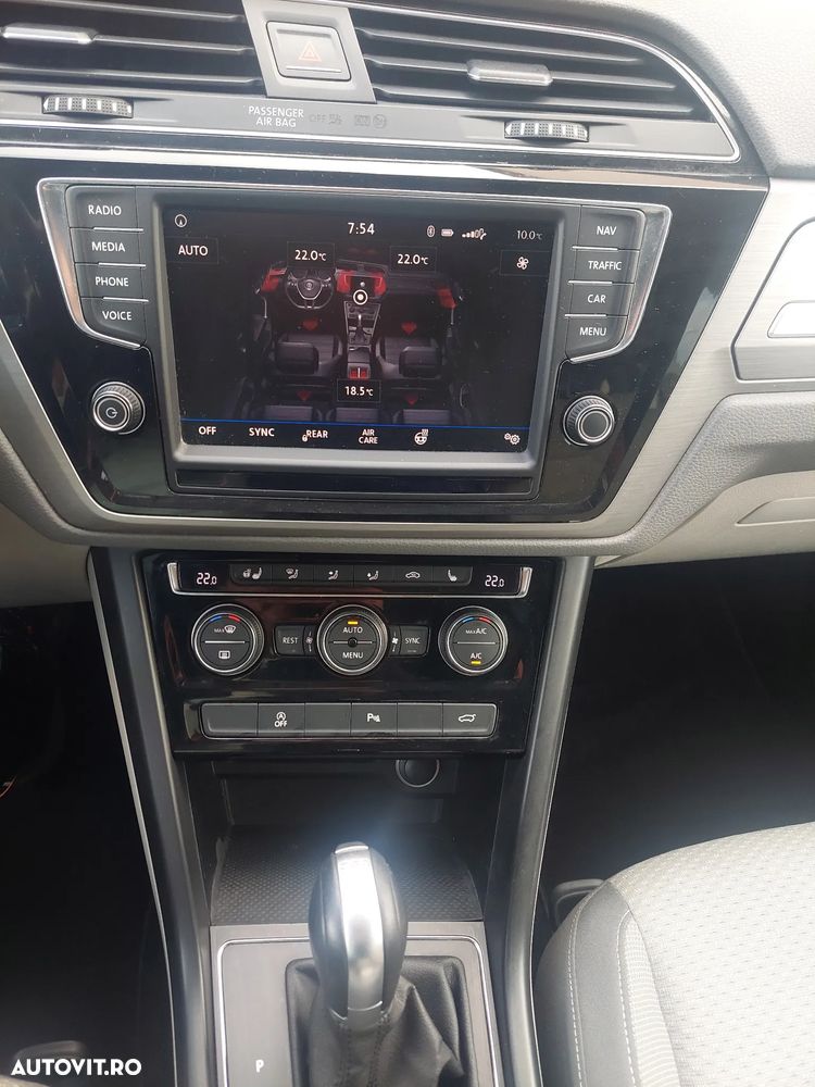 Volkswagen Touran - 16