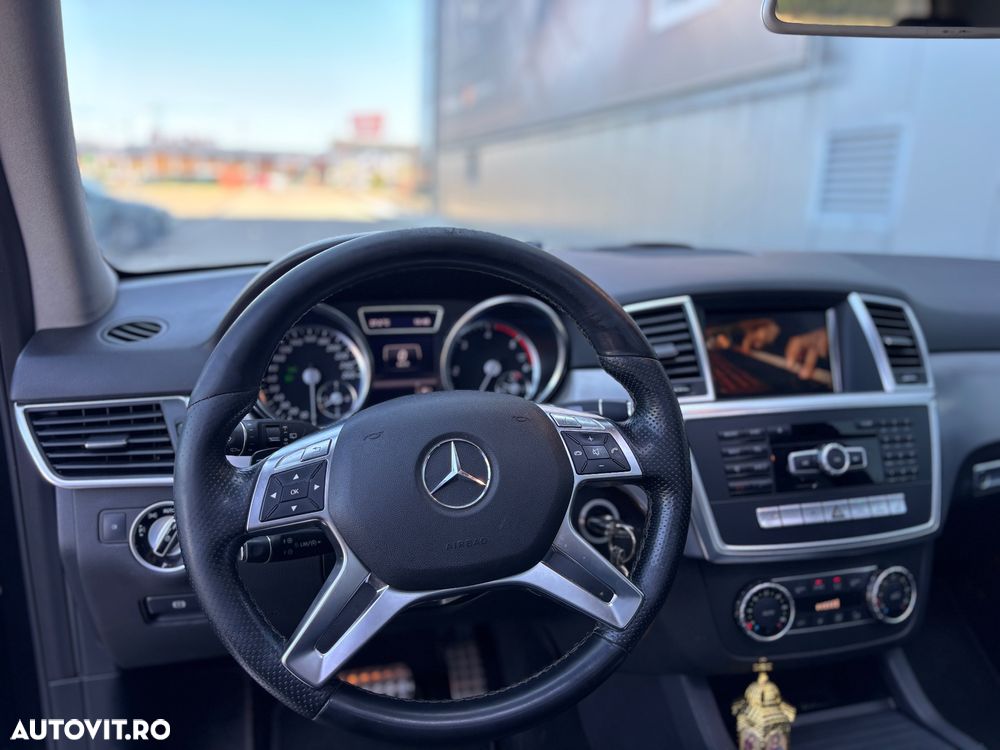 Mercedes-Benz ML 350 BlueTec 4MATIC Aut - 12