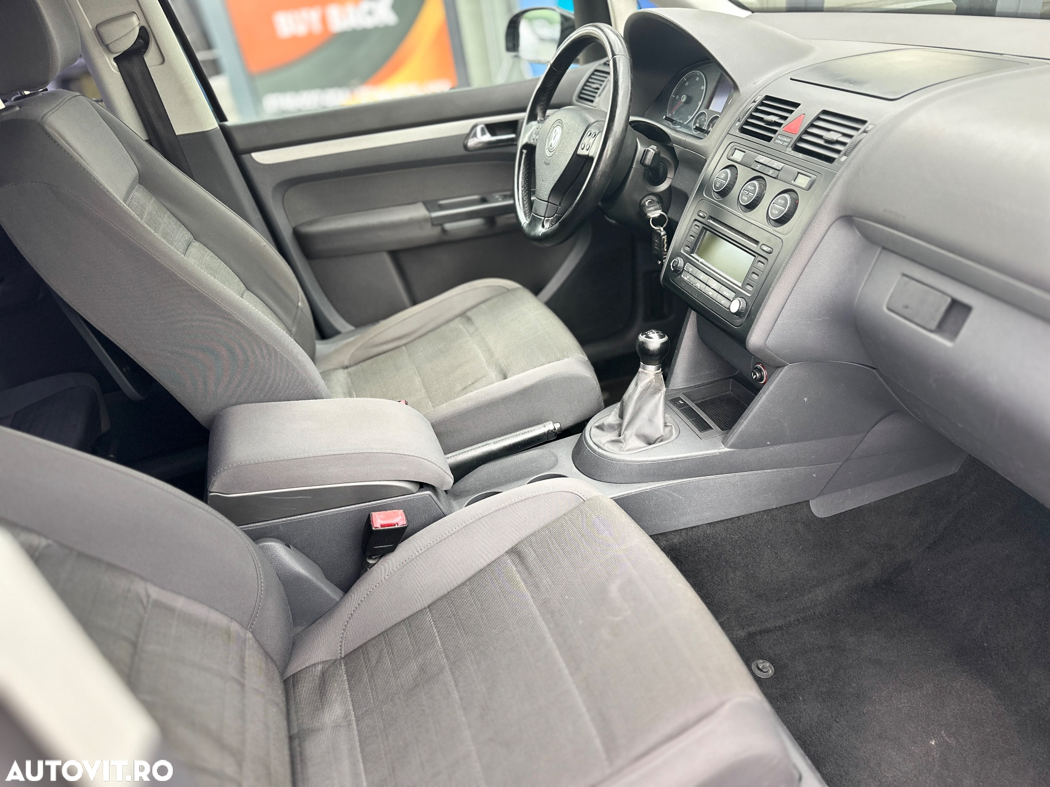 Volkswagen Touran 2.0 TDI Trendline - 6