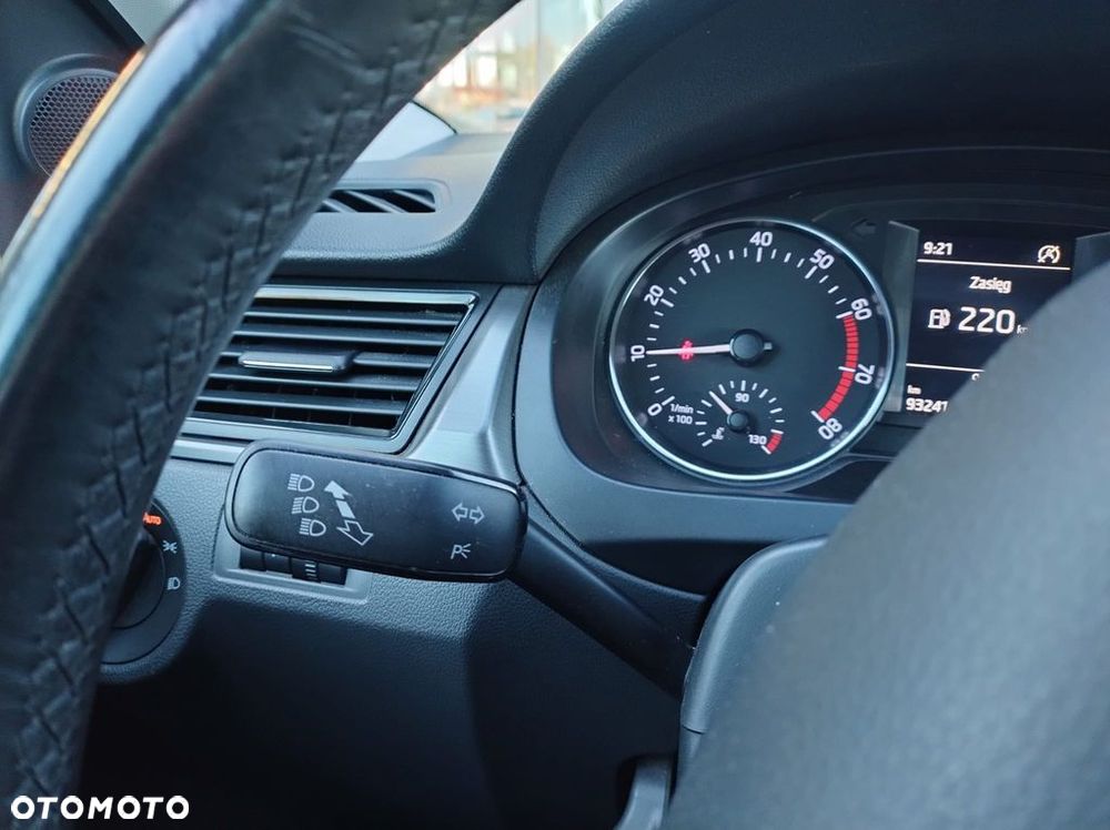 Skoda RAPID 1.2 TSI Joy - 26