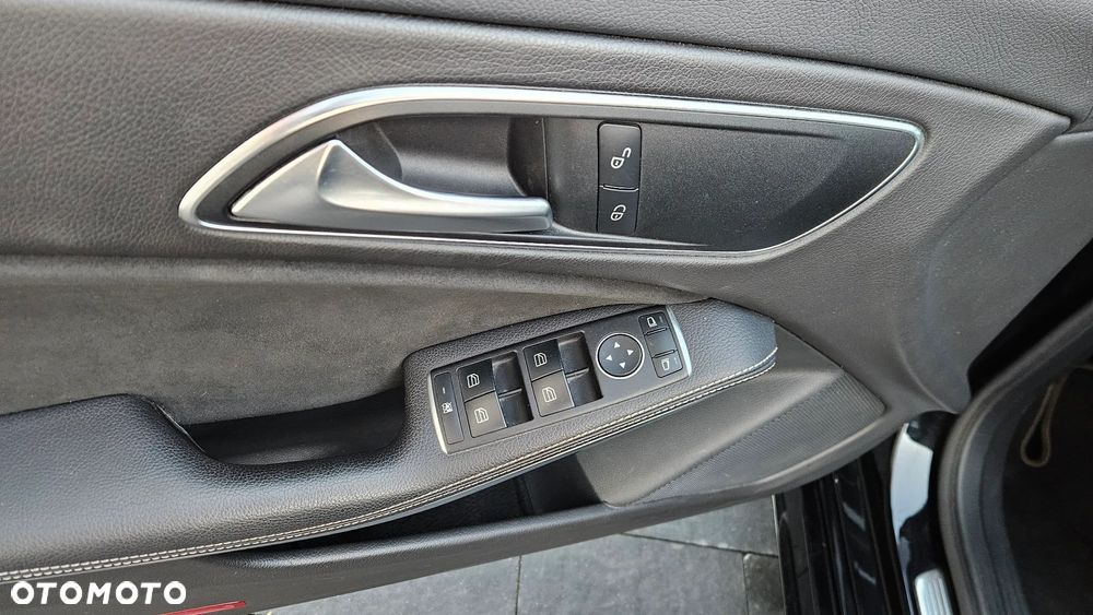Mercedes-Benz CLA 220 4Matic 7G-DCT AMG Line - 17