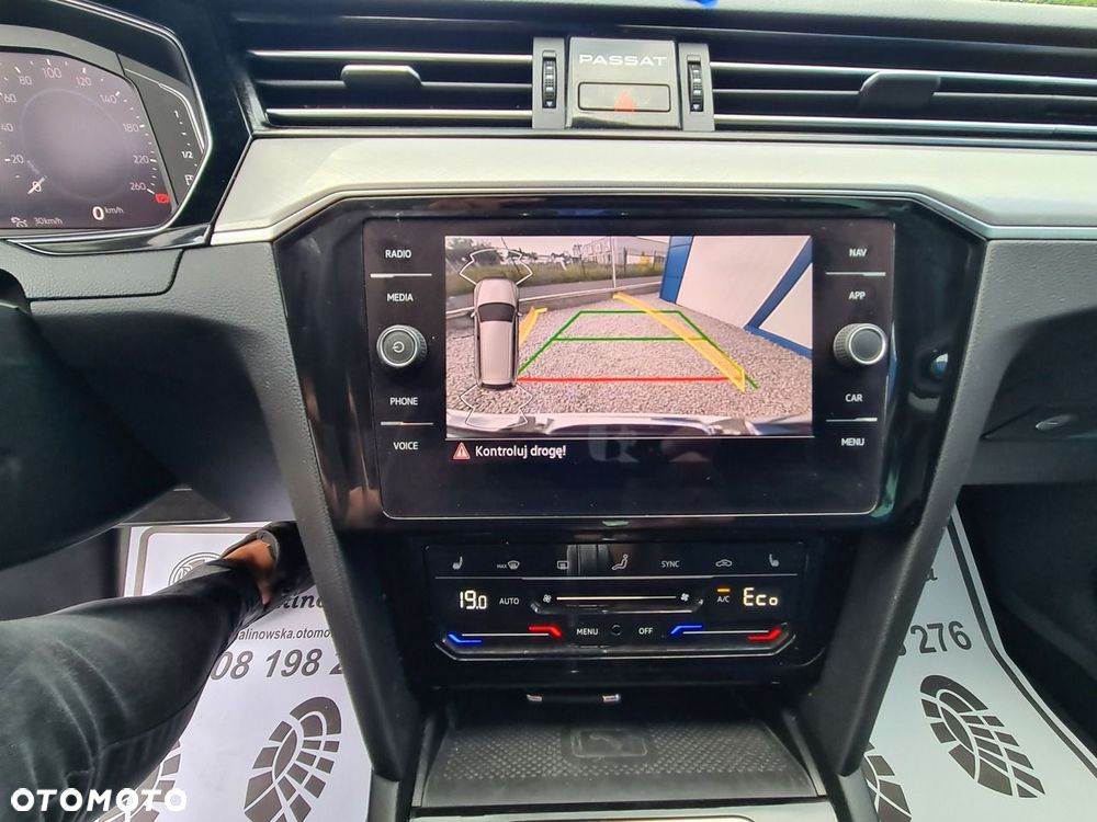 Volkswagen Passat - 16