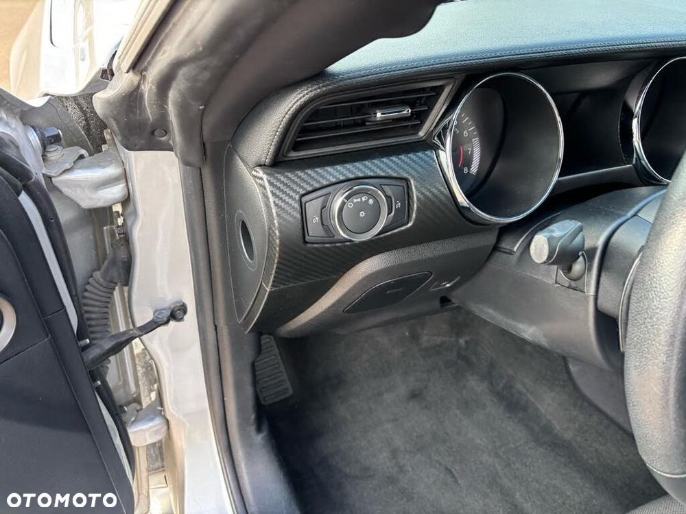 Ford Mustang 3.7 V6 - 16