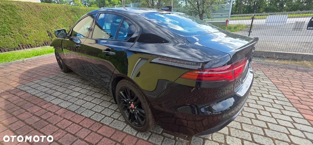 Jaguar XE 2.0 P300 AWD R-Dynamic Black - 8