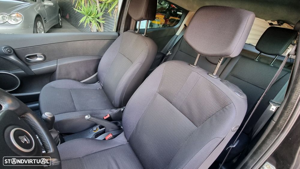 Renault Clio 1.2 16V Confort - 4