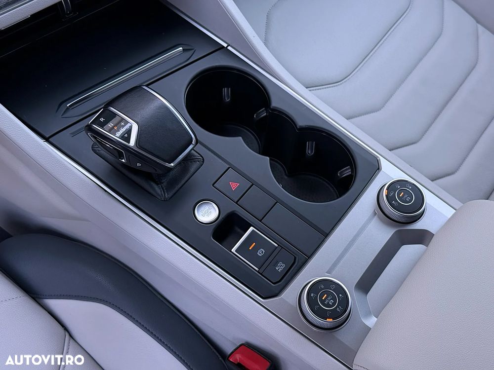 VOLKSWAGEN Touareg 2019 — imagine 26