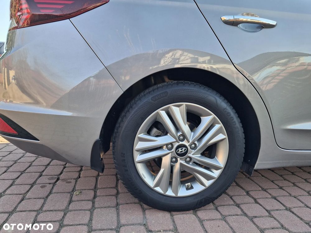 Hyundai Elantra 1.6 Comfort - 11